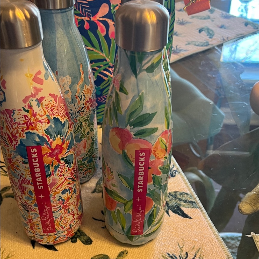 Lilly Pulitzer Starbucks bottles with cooler - Picture 3 of 8